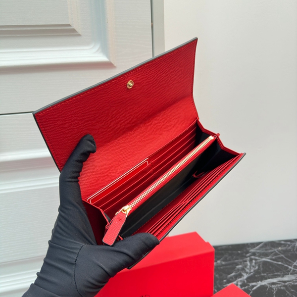 超激安ブランド財布偽物着用イメージ